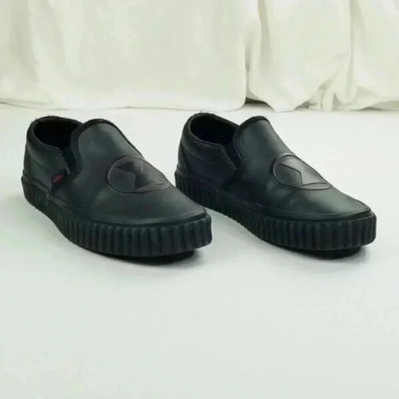 Vans Women's 6.5 Men's 5 Marvel Black Widow Classic Slip-On Logo Tag Sneakers - Picture 8 of 12
